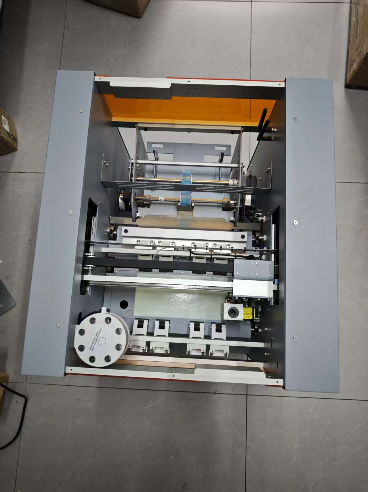 Serie UUNA TEK® iAuto Premium: la macchina per scrivere a mano automatica con la capacità più elevata al mondo | Scrive fino a 2.400 lettere o 700 buste per carico | Modelli Premium e Premium Ultra