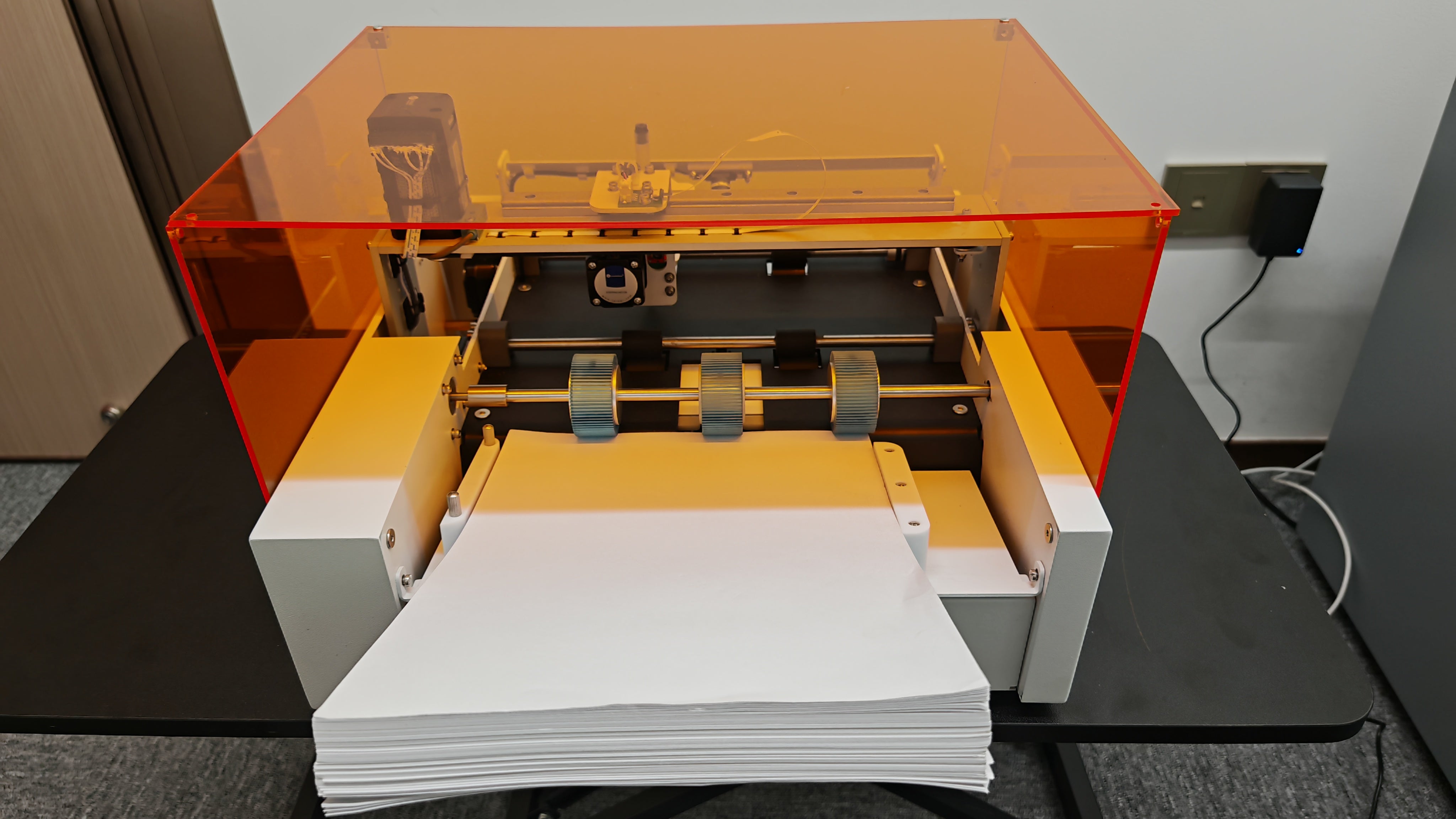 UUNA TEK® iAuto Plus 2.0 - La macchina per scrivere automatica con IA di nuova generazione, scrive fino a 250 lettere, 95 buste per carico